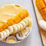 طرز تهیه اسموتی انبه و موز آسان