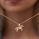 طلا،جواهر یا زیورآلات بدل:کدام یک مناسب شماست؟بررسی تفاوت ها و نکات خرید