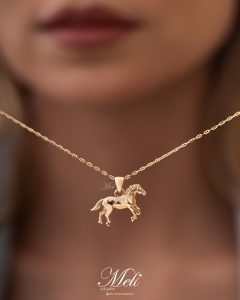 طلا،جواهر یا زیورآلات بدل:کدام یک مناسب شماست؟بررسی تفاوت ها و نکات خرید